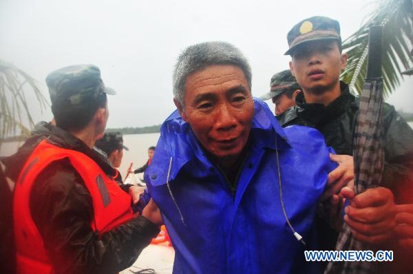 Soldiers transfer villagers from a speed boat in Haikou, capital of south China&apos;s Hainan Province, Oct. 7, 2010. More than 132,000 people trapped by rain-triggered flood water in Hainan have been transfered to safe areas. 