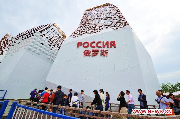 Tourists enter the Russia Pavilion in the World Expo Park in Shanghai, east China, Oct. 7, 2010. 