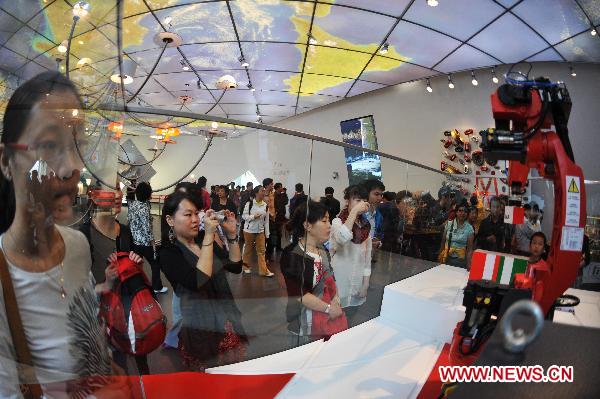 Tourists visit the Italy Pavilion in the World Expo Park in Shanghai, east China, Oct. 7, 2010. 