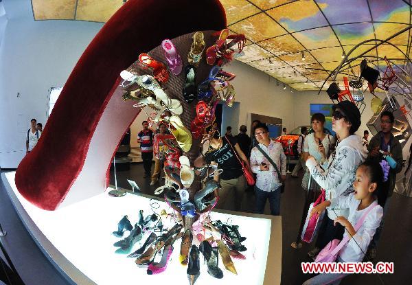 Tourists visit the Italy Pavilion in the World Expo Park in Shanghai, east China, Oct. 7, 2010. 