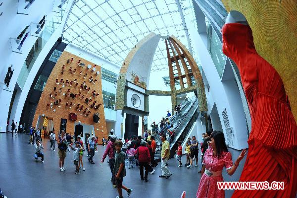 Tourists visit the Italy Pavilion in the World Expo Park in Shanghai, east China, Oct. 7, 2010.