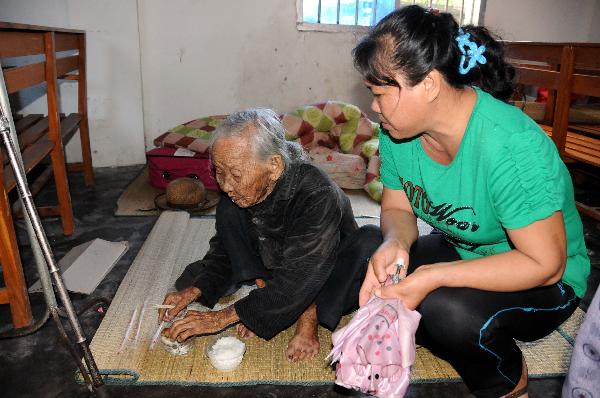 Two villagers have lunch at a resettlement place in Wanning, south China's Hainan Province, Oct. 8, 2010. 