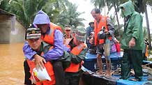 Soldiers evacuate residents in Huiwen Township of Wenchang City, south China's Hainan Province, Oct. 8, 2010.