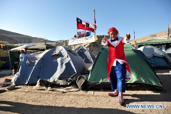 A clown performs for relatives of the 33 trapped miners in San Jose mine, 800 km north of the Chilean capital Santiago, on Oct. 9, 2010.