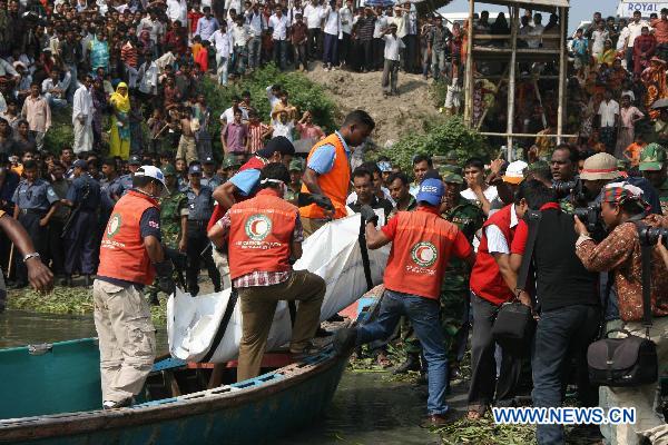 Rescuers recover a victim killed during the sunken bus accident in Savar, the suburbs of Dhaka, capital of Bangladesh, Oct. 12, 2010. 