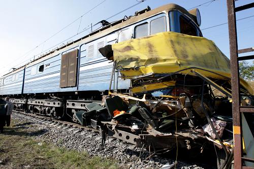 At least 43 people were killed when a goods locomotive hit a commuter bus at a railway crossing in eastern Ukraine on October 12, 2010.[Xinhua]