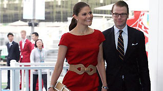 Swedish Crown Princess Victoria and Prince Daniel Westling walk into the Sweden Pavilion to attend the Sino-Swedish SymbioCare Forum at the World Expo in Shanghai, east China, Oct. 13, 2010.