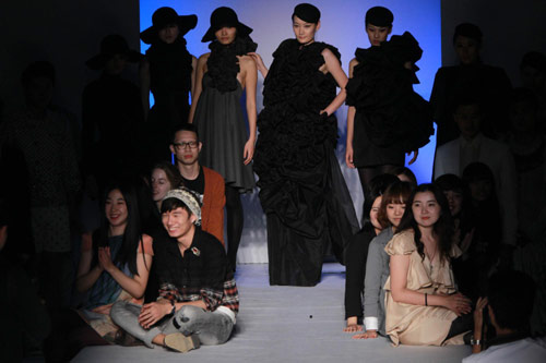 Models and designers present their creations during a no-carbon fashion show held at the Zero-carbon Pavilion in the Shanghai World Expo Site, Oct 16, 2010.