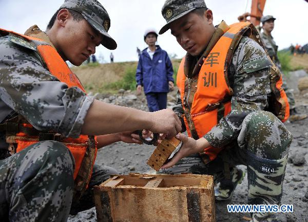 Soldiers prepare explosives to enlarge the flood discharge outlet at Wanzhouling reservoir in Lingshui, south China&apos;s Hainan Province, Oct. 18, 2010. 