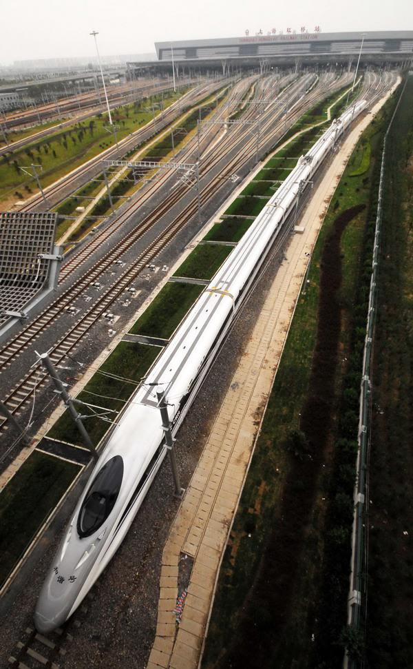 This photo taken on Oct.20, 2010 shows a CRH380A train as it departs from Shanghai Hongqiao Railway Station.
