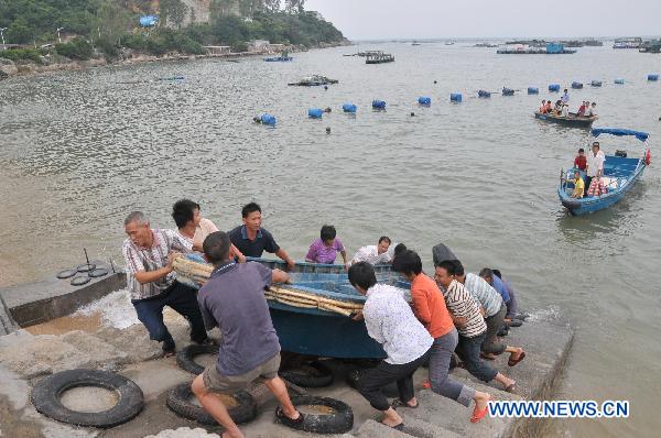 People disembark a boat at the Nan'ao harbor as Typhoon Megi, possibly the strongest to hit China this year, draws near in Shenzhen, south China's Guangdong Province, Oct. 21, 2010.