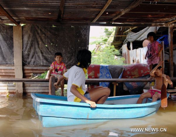 Local residents row a boat in water in Ayutthaya, about 80 kilometers north to Bangkok, on Oct. 22. 2010. 