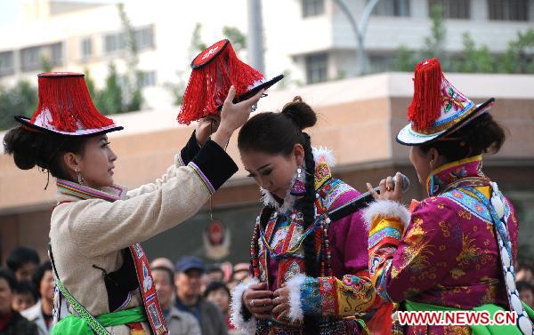 Artists from Tibetan ethnic group dance during an exhibition of the intangible culture heritages of Gansu Province, in Lanzhou, capital of northwest China's Gansu Province, Oct. 22, 2010.