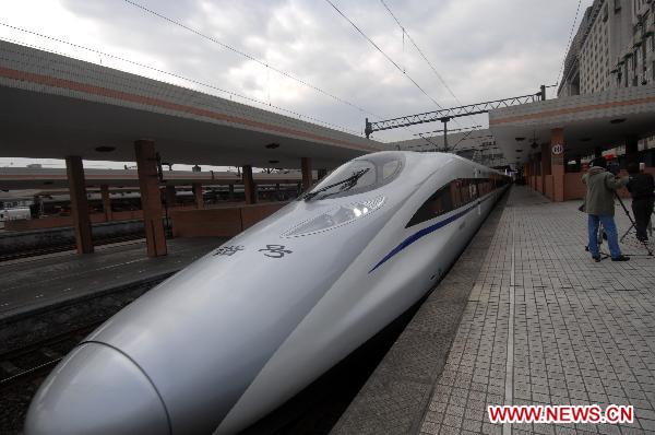 Photo taken on Oct. 26, 2010 shows the carriage of the newly developed CRH380A high-speed train on the departure ceremony of the newly operated high speed railway from Hangzhou to Shanghai in Hangzhou, east China's Zhejiang Province.