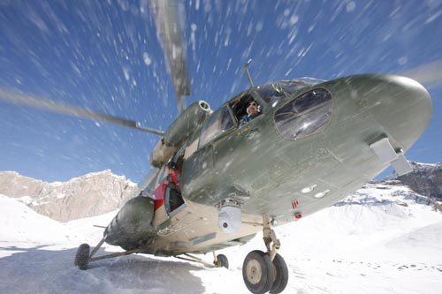 A helicopter prepare to take off after rescuing three engineers stranded by a blizzard in Tianshan Mountains area near Baicheng county of Aksu prefecture in northwest China's Xinjiang Uygur Autonomous Region, Oct 27, 2010. 