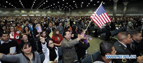 Immigrators attend the swear-in ceremony as the U.S. citizens in Los Angeles, the United States, Oct. 27, 2010.