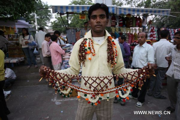 A vendor sells his festive decorations in New Delhi, capital of India, Nov. 2, 2010, prior to the Diwali Festival. Diwali, or festival of lights is the biggest Hindu festival which will be celebrated on Nov. 5 this year. (Xinhua/Li Yigang) (wh) 