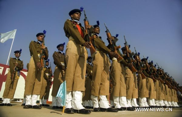 Newly trained Indian paramilitary soldiers march during a passing-out parade in Srinagar, the summer capital of Indian-controlled Kashmir, November 3, 2010. A batch of 273 newly trained soldiers will join Indian soldiers in Indian-controlled Kashmir and other parts of India. (Xinhua Photo/Javed Dar)(yc) 