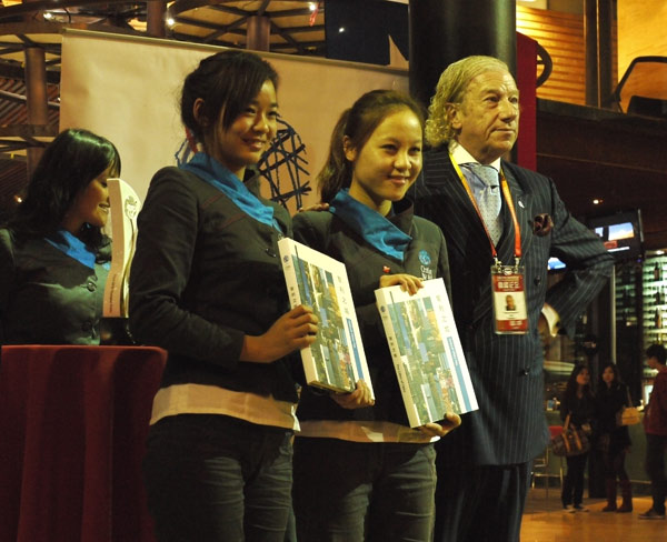 Hernan Somerville, Chile&apos;s commissioner general to the Expo, presents awards to outstanding staff members at Chile Pavilion&apos;s closing ceremony on Sunday.