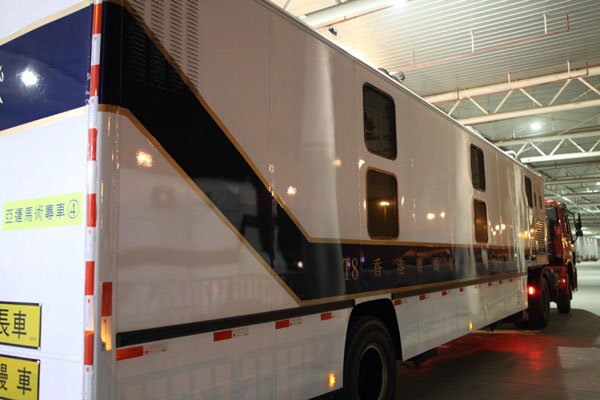 A special vehicle to transport horses for the Asian Games equestrian competition arrives in Guangzhou Baiyun Airport on Nov 4, 2010.