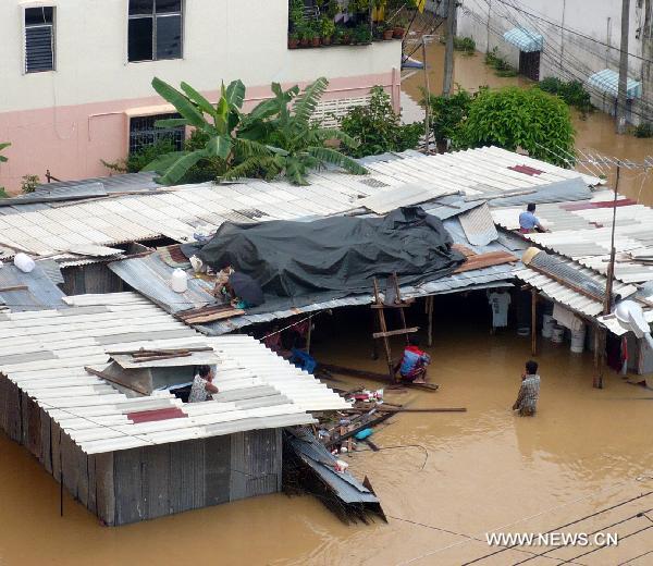 Picture taken on Nov. 2, 2010 shows a flooded house in Hat Yai of south Thailand's Songkhla province. A total of 122 people have been killed by floods in Thailand, the government said Thursday.