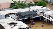 Picture taken on Nov. 2, 2010 shows a flooded house in Hat Yai of south Thailand's Songkhla province. A total of 122 people have been killed by floods in Thailand, the government said Thursday.