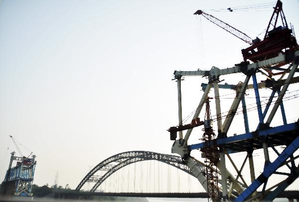 Photo taken on Nov. 3, 2010 shows a construction site of the railway between Nanning and Qinzhou in Nanning, capital of south China's Guangxi Zhuang Autonomous Region. 