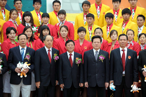 Members of the Chinese delegation pose for photos during the opening ceremony of the Asian Games Athletes Village in Guangzhou, Nov 5, 2010. 