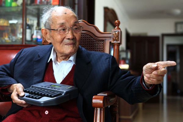 95-year-old devoted to Chinese  shorthand