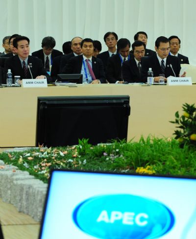 Japanese Foreign Minister Seiji Maehara (L, front) and Japanese Economy, Trade, and Industry Minister Akihiro Ohata (R, front) attend the first closed-door meeting of Ministerial Meeting of the Asia-Pacific Economic Cooperation (APEC) in Yokohama, Japan, Nov. 10, 2010. 
