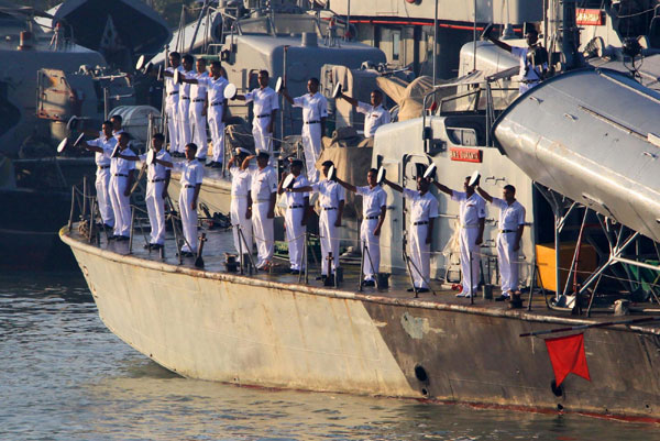 Bangladeshi navy soldiers see off the Chinese navy hospital ship Peace Ark in Chittagong, Bangladesh, as the ship concludes its visit to Bangladesh and sails for home, Nov 15, 2010. 