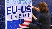 A Staff member puts up poster of EU-US summit in Lisbon, capital of Portugal, on Nov. 18, 2010. Following the two-day NATO summit starting from Nov. 19, the EU-US summit will be held in Lisbon on Nov. 20.