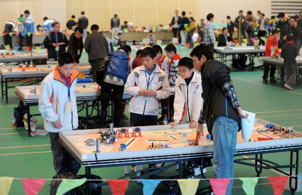 Contestants compete with their robots in Hangzhou, east China's Zhejiang Province, Nov. 18, 2010