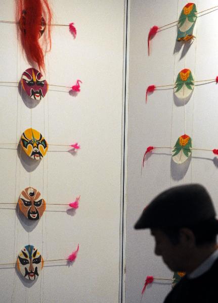 Photo taken on Nov. 18, 2010 shows the royal kites made by handicraftsman Zhang Tieshan at the third China International Copyright Expo in Beijing, capital of China. 