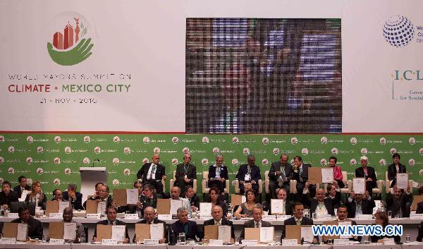 Mayors display the signed agreements during the World Mayors Summit on Climate Change in Mexico City, Mexico, Nov. 21, 2010. 