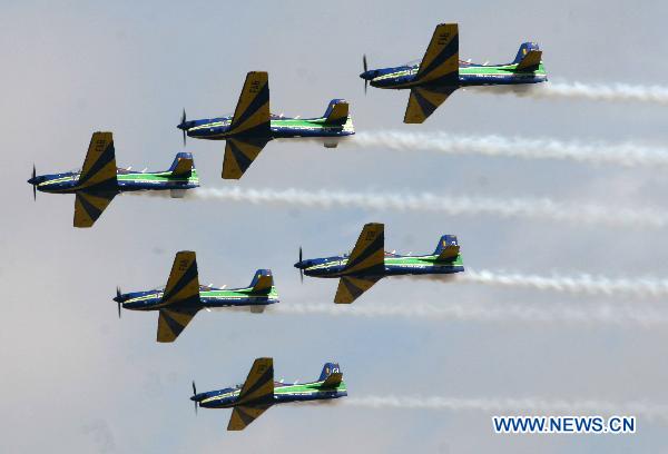 Military aircrafts perform aerobatics in the sky during the 'Las Palmas 2010' festival in Lima, capital of Peru, on Nov. 21, 2010. 