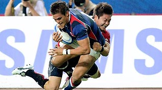 A Japan's player (Back) vies with a player from Hong Kong of China during the men's final of Rugby at the 16th Asian Games in Guangzhou, south China's Guangdong Province, Nov. 23, 2010. Japan won 29-21 and got the gold medal.