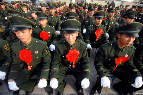 Soon-to-be-retired soldiers at a farewell ceremony held at Ningxia Paramilitary Police Corps in Yinchuan, Ningxia Hui autonomous region, Nov 23, 2010. [Xinhua] 