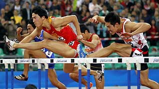 China's Liu Xiang (front L) competes during the men's 110m hurdles final of athletics at the 16th Asian Games in Guangzhou, South China's Guangdong province, Nov 24, 2010. Liu claimed the title of the event with 13.09 seconds.[