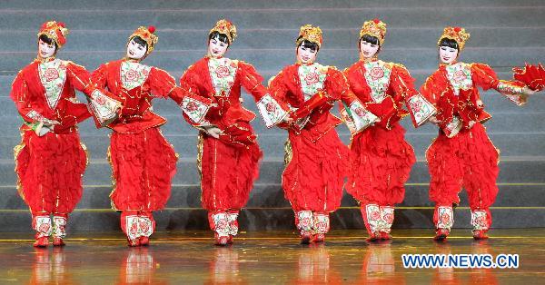 Artists perform at the soiree for the closing ceremony of the 2010 Chinese Language Year in Russia, in Moscow, Russia, Nov. 24, 2010.