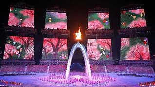 Actors performe at the closing ceremony of the 16th Asian Games held at the Haixinsha Island in Guangzhou, south China's Guangdong Province, on Nov. 27, 2010.