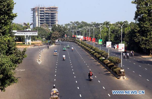 Roads are seen empty as a countrywide general strike is underway in Dhaka, capital of Bangladesh, on Nov. 30, 2010. 