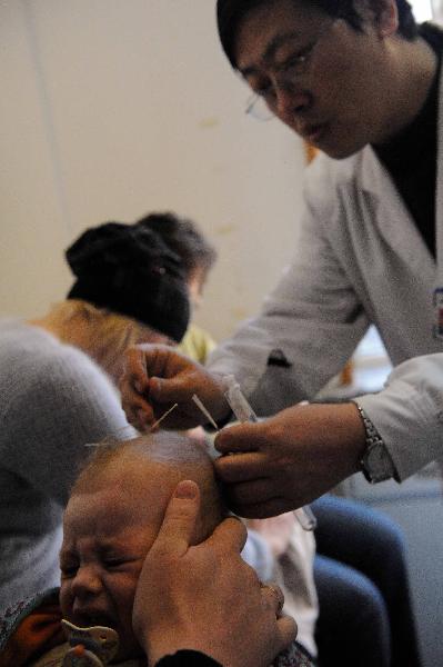 A doctor gives acupuncture treatment to an infant patient in a hospital in Harbin, capital of northeast China's Heilongjiang Province, Nov. 30, 2010. 