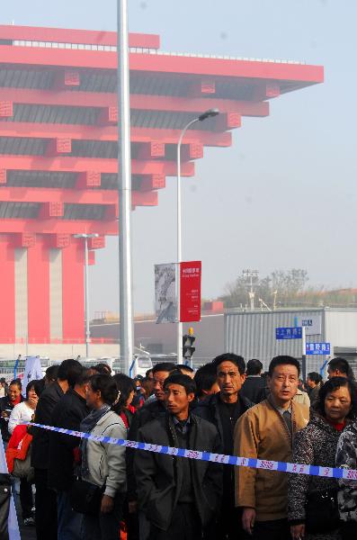 Visitors wait to visit China Pavilion at the World Expo Park in Shanghai, east China, Dec. 1, 2010. 