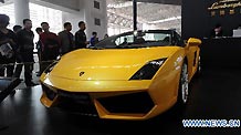 Visitors look at a Lamborghini car at the 6th China Changsha International Auto Show held in Changsha, capital of central China's Hunan Province, Dec. 2, 2010.