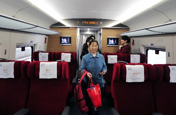 Passengers aboard on a train of CRH380A of China Railway High-Speed (CRH) at the Guangzhou south railway station in Guangzhou, capital of south China's Guangzhou Province, Dec. 3, 2010.