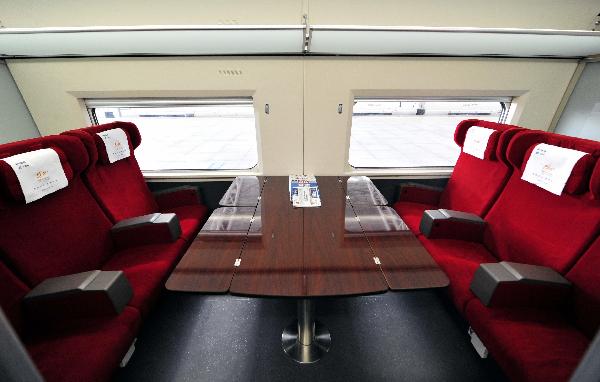 Photo taken on Dec. 3, 2010 shows a compartment on a train of CRH380A of China Railway High-Speed (CRH), in Guangzhou, capital of south China's Guangzhou Province. 