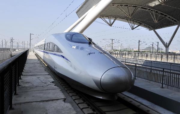A train of CRH380A of China Railway High-Speed (CRH) enters into the Guangzhou south railway station in Guangzhou, capital of south China's Guangzhou Province, Dec. 3, 2010. 