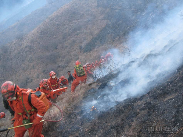 A spreading grassland fire in Daofu County, Tibetan Autonomous Prefecture of Garze, Sichuan Province, proved deadly when it trapped soldiers and local residents trying to put out the blaze. By Sunday night, at least 22 have been killed and three severely burned, local officials said.