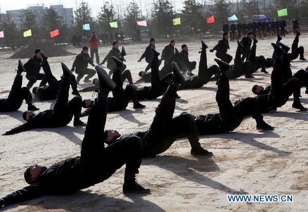 Policemen perform the fighting skills during an anti-terrorism drill in Luliang City of north China&apos;s Shanxi Province, Dec. 7, 2010.